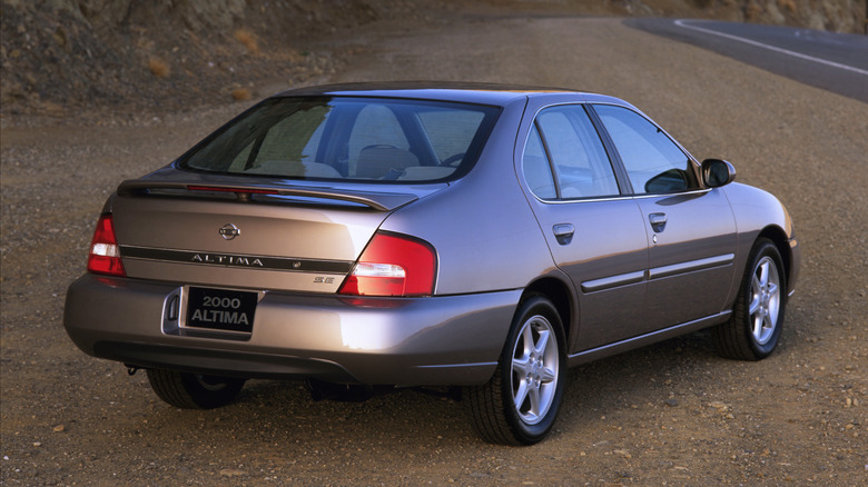 2000 Nissan Altima rear 3/4
