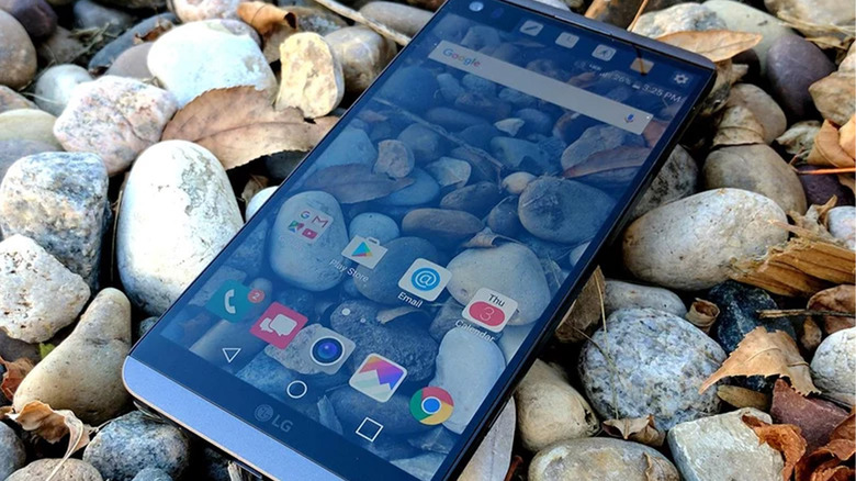 An LG V20 on some rocks