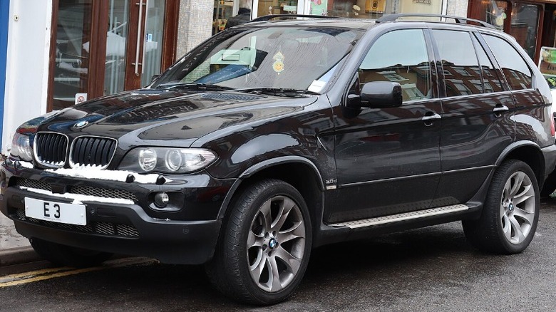 A black 2006 BMW X5 Sport