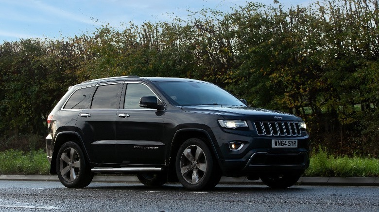 a black 2014 Jeep Cherokee