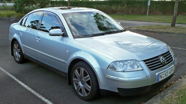 A 2003 Volkswagen Passat parked in a parking lot
