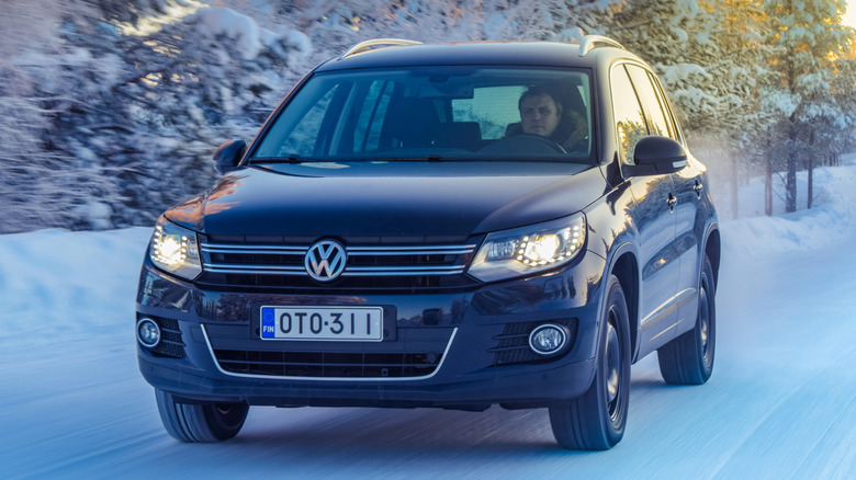 A 2018 Volkswagen Tiguan in snow
