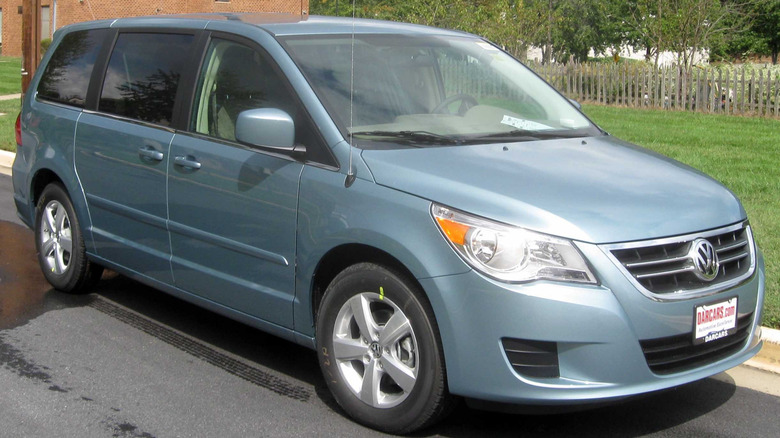 2009 Volkswagen Routan parked by the roadside