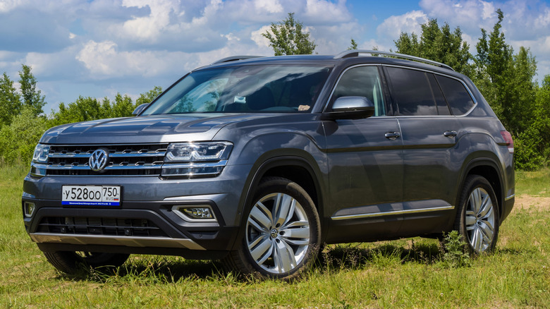 A parked 2018 Volkswagen Atlas
