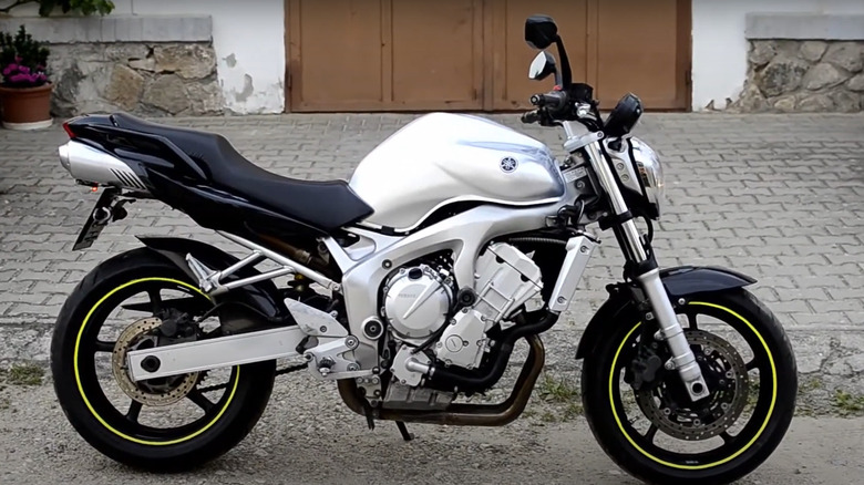 black and chrome 2004 Yamaha FZ6