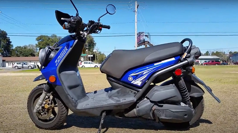 blue 2009 Yamaha YW125 parked on grass