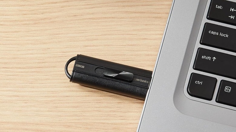 Amazon Basics USB in laptop