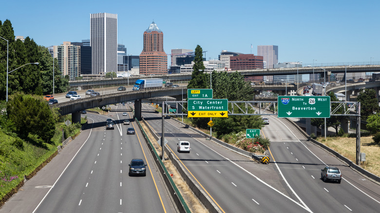 A freeway in Portland with light traffic