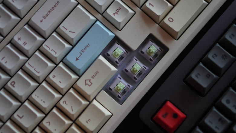 A mechanical keyboard with no switches on the arrow keys.