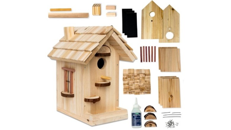 Birdhouse and other wooden pieces