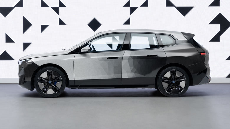 BMW iX Flow with color changing
