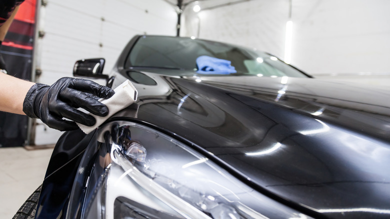 Worker details car with cloth