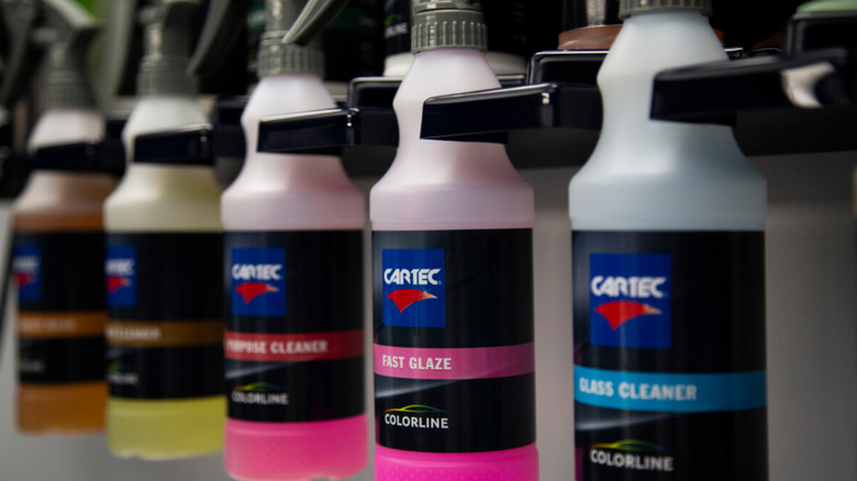 Cartec-branded bottles of different color.
