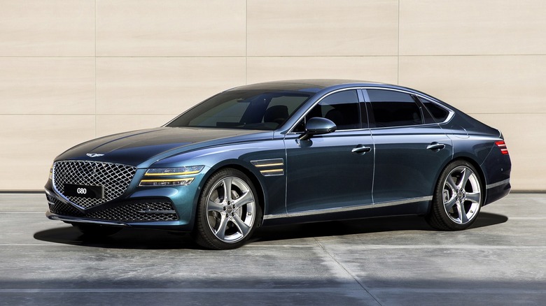 2021 Genesis G80 front 3/4 view