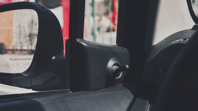 Manual controller of car side mirrors