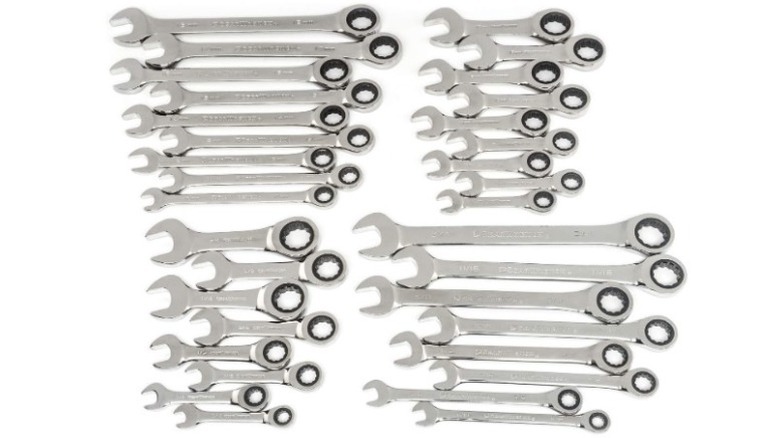34 silver wrenches in different size