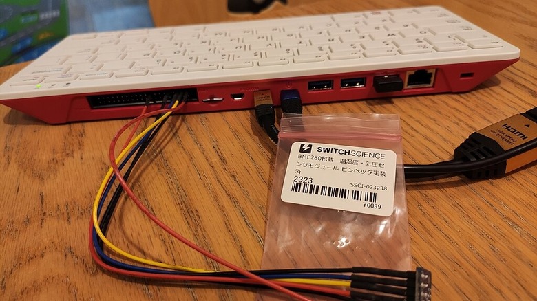 Raspberry Pi keyboard with computer inside