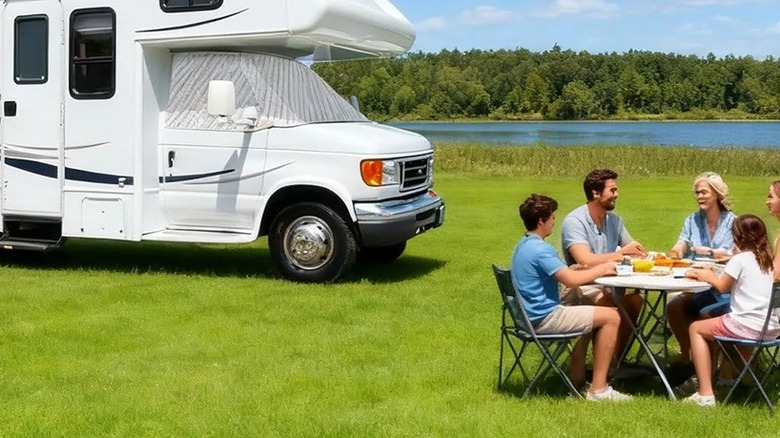RV with Aoibox external windshield cover