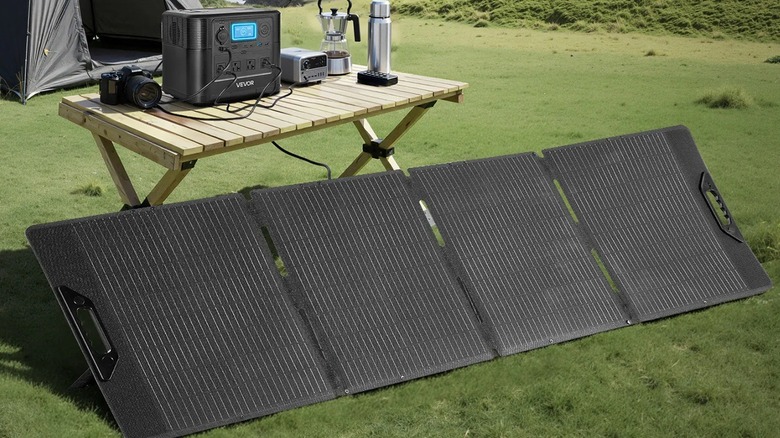 VEVOR portable power station with solar panel