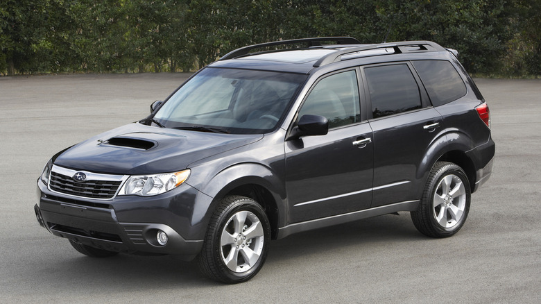 2010 Subaru Forester front 3/4 view