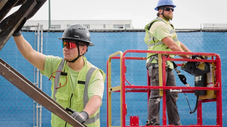 Worker wearing Milwaukee Wrap Around Safety Glasses