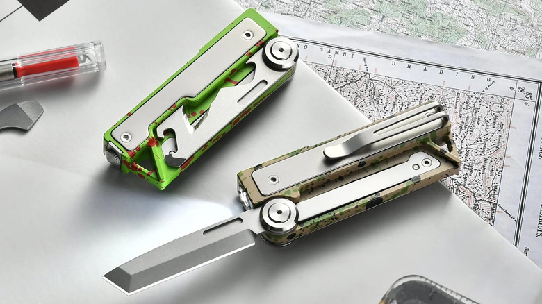 Tacray MT1 EDC multitool with knife out