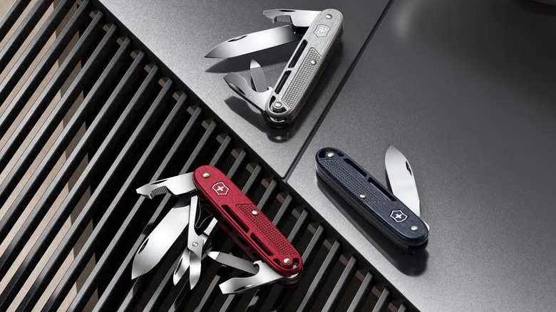 Victorinox Synergy Alox knives with tools out