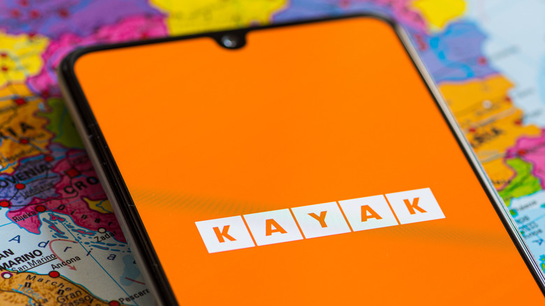 Logotipo do caiaque mostrado no smartphone