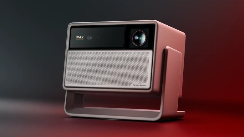 The Xgimi Horizon 20 Max projector on a gray-red background