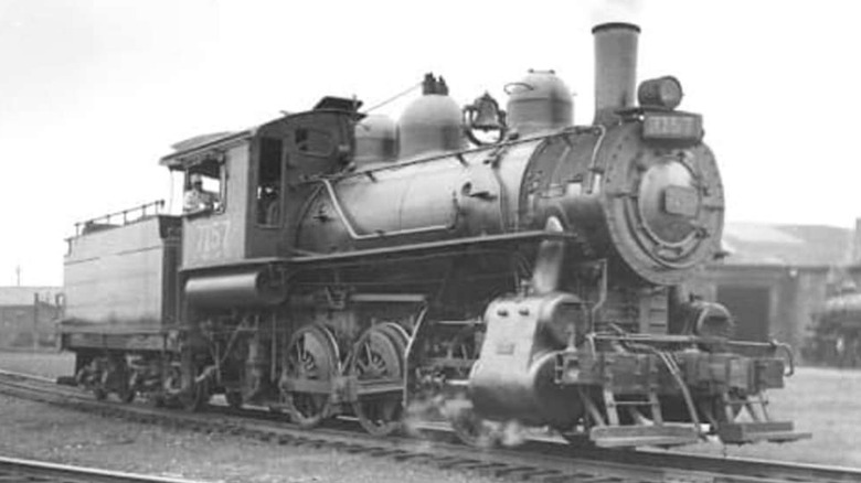 Canadian National 7312 in a rural area