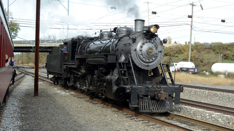 Great Western 90 cruising down the tracks