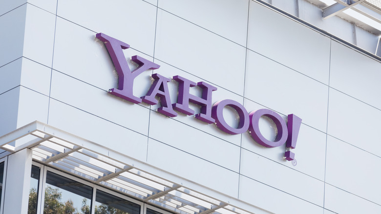 Yahoo! Sign on building