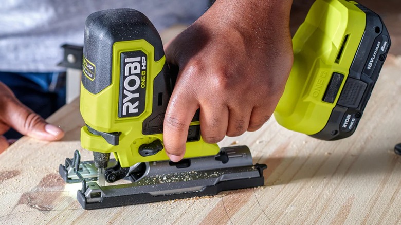Ryobi jig saw cutting through board