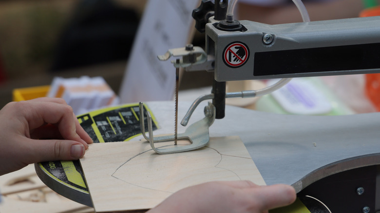cutting workpiece with a scroll saw