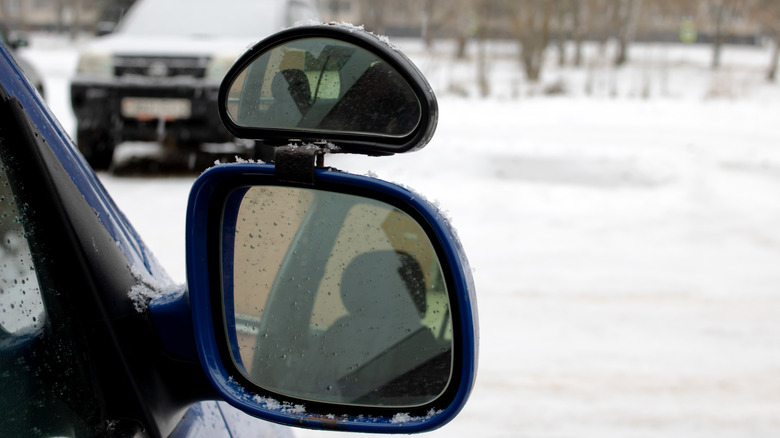 secondary mirror on top of vehicle side mirror