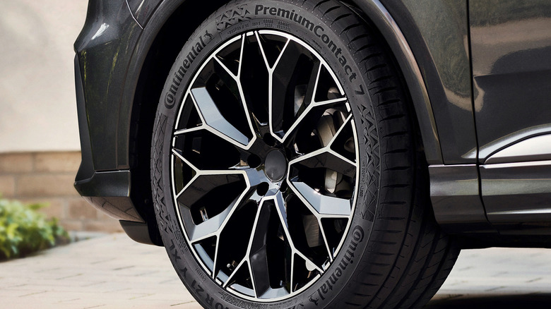 Continental PremiumContact 7 Tire