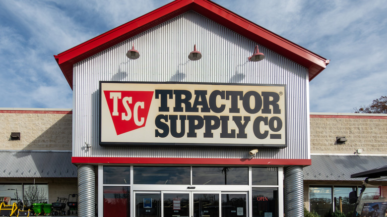 A Tractor Supply storefront