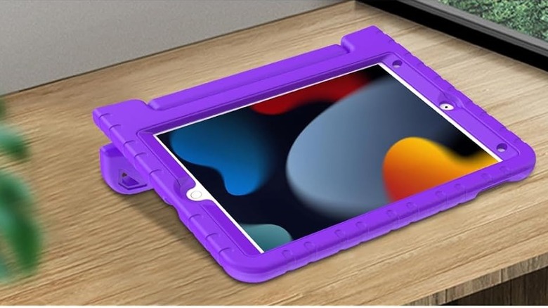 Mockup of purple case on iPad
