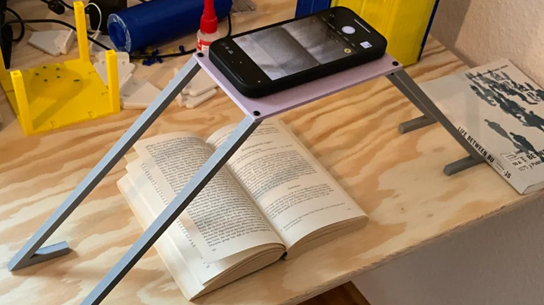 Book scanner 3D print with a smartphone and book