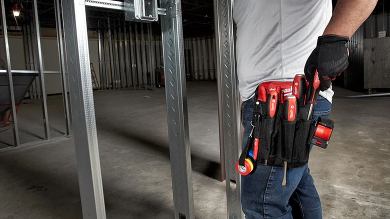 Milwaukee 10-Piece Screwdriver Set in man's tool belt