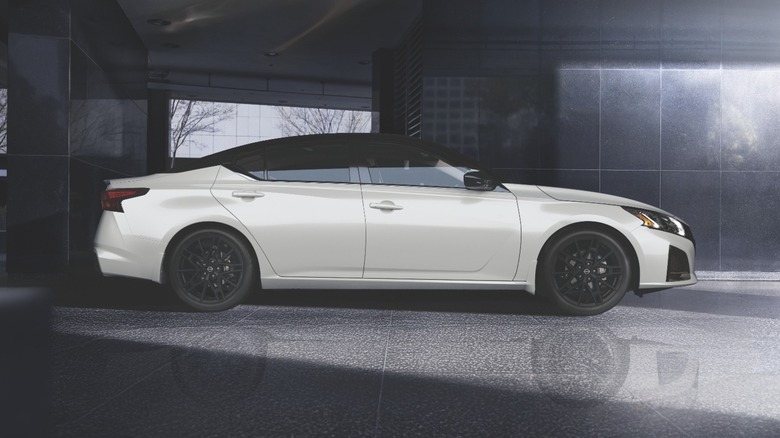 Side profile of the Nissan Altima