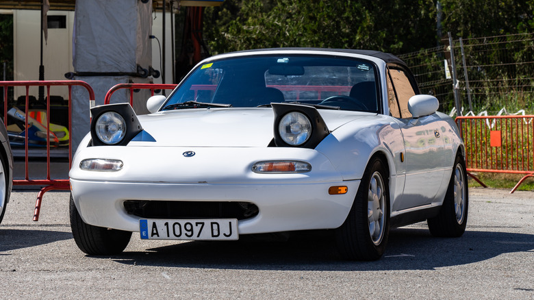 Mazda Miata NA in white