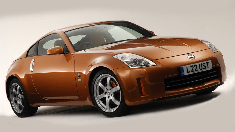 Nissan 350Z studio shot