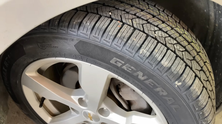 A close up shot of the General Altimax RT45 tire