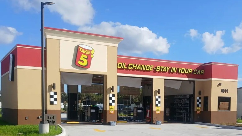 Take 5 Oil Change storefront in Louisiana