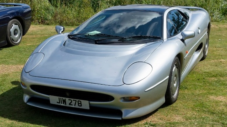 Jaguar XJ220