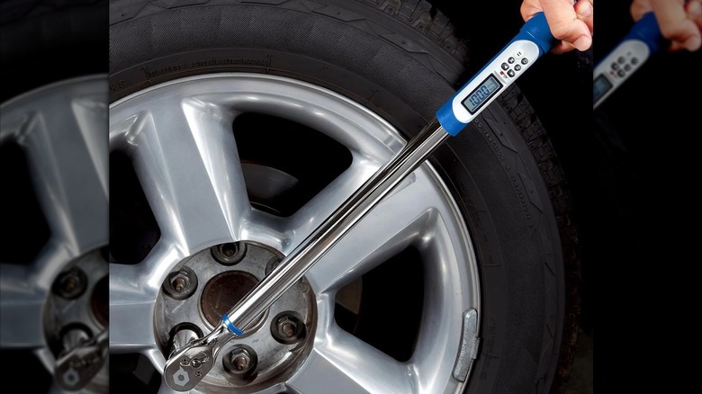 turning wheel bolt with Quinn torque wrench