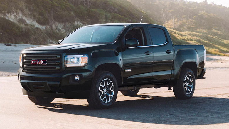 2022 GMC Canyon Elevation Standard