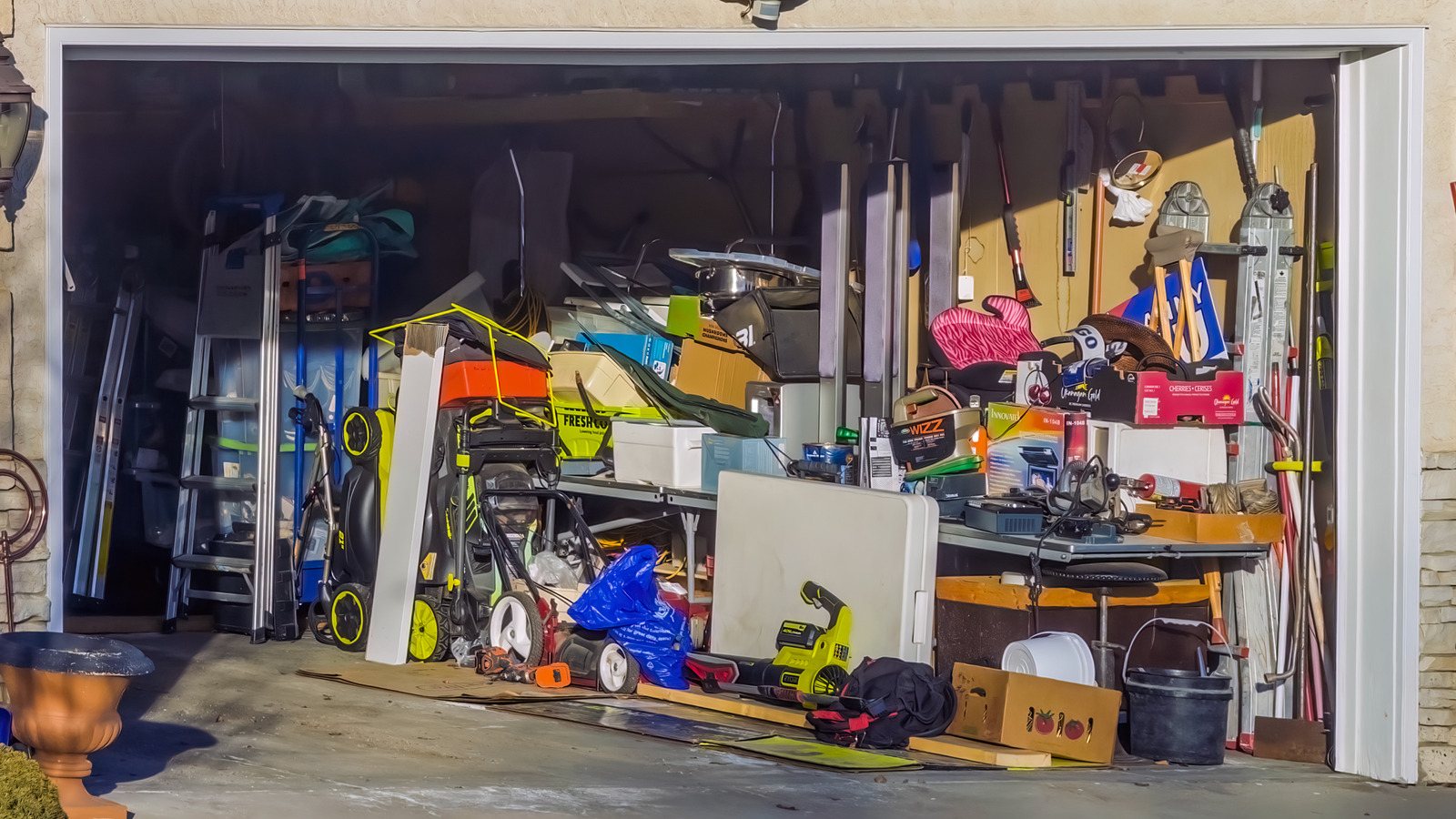 12 Cheap Wal-Mart Finds To Help You Spring Clean The Garage