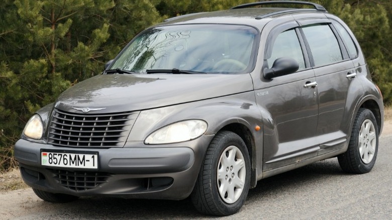 Chrysler PT Cruiser parked on the road